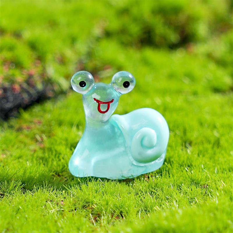 10PCS/Bag Cute Colorful Mini Luminous Snail Micro Landscaping Ornaments Figurine Decorations Glow In The Dark Car Home Ornaments