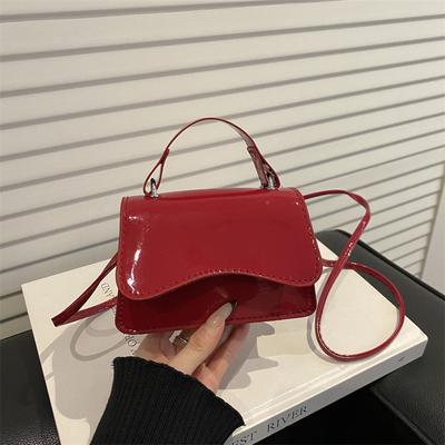 Freizeit-Pendler-Einkaufstasche, Stilvolle lackierte Oberfläche, Elegant und schlicht, Kleine rechteckige Tasche für Damen