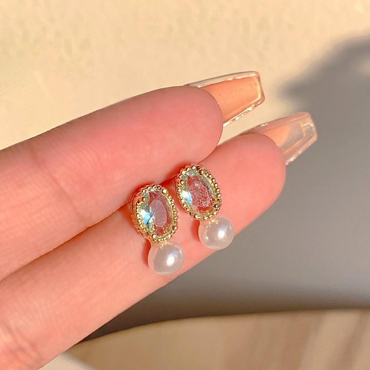 Mini zir*****val pearl stud earrings, stylish and simple design earrings, light luxury and versatile earrings.