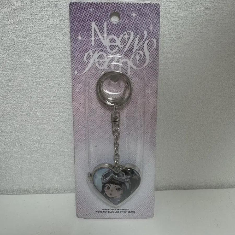 

NewJeans Брелок для ключей Hyein Get Up Mirror, запечатанный, абсолютно новый