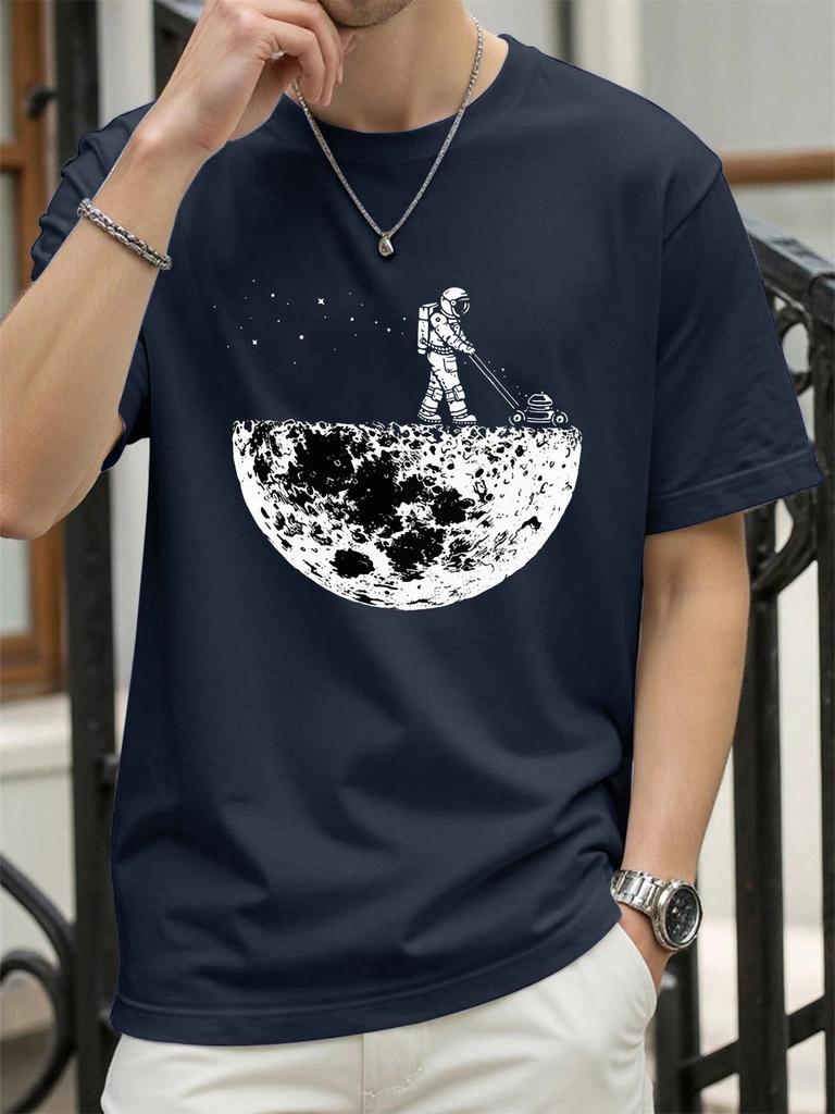 Astronaut Mowing The Moon Print T Shirt Men Summer Oversized TShirt Hip Hop Crewneck Short Sleeve Casual Cotton Streetwear