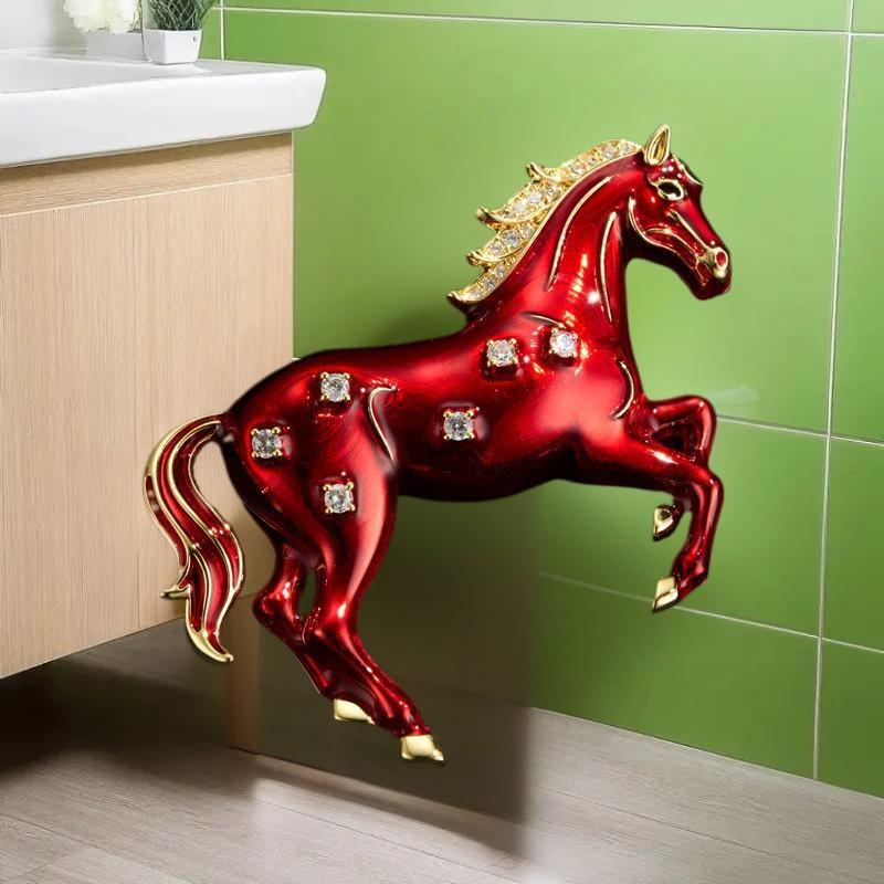 Fashion Classic Red Horse Brooches For Women Zodiac Animal Pins Sweater Coat Decoration Casual Party Accessories New Year Gifts
