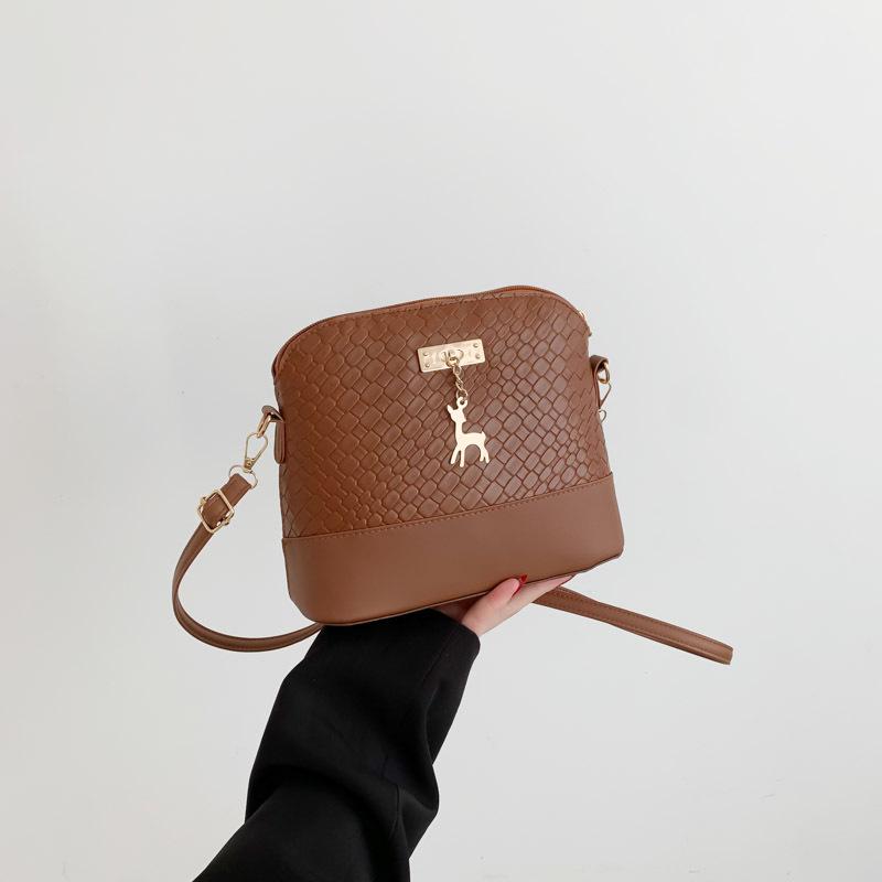 

Retro fashion Korean version shoulder messenger bag 2025 spring new versatile ins foreign style small square bag texture women s bag коричневый