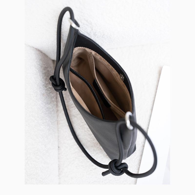 Women's First Layer Cowhide Messenger Bag New Leather Women's Bag Shoulder Bag Niche Design Commuter Bag