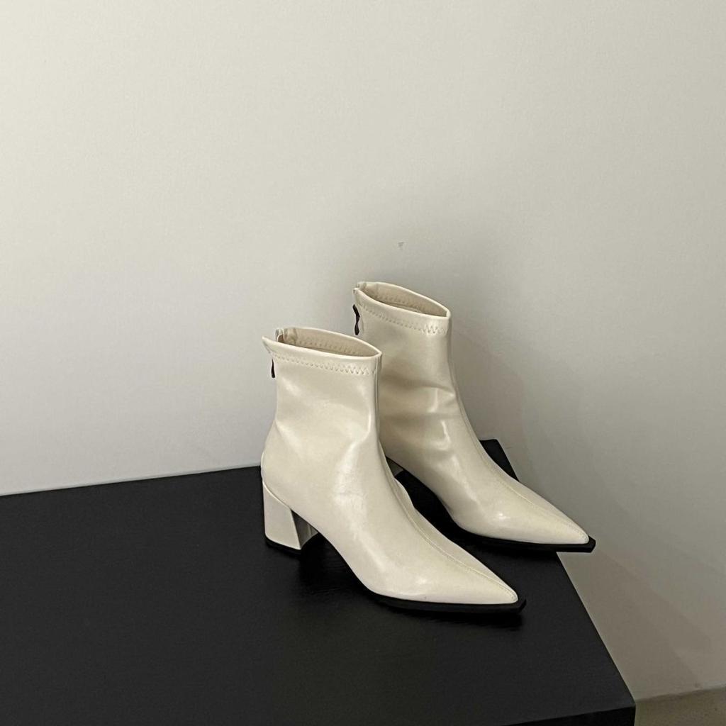 Ny produkt~ 2025 höst och vinter nya spetsiga tjockklackade mjuka läder tunna stövlar bakre dragkedja Martin-kängor dam korta stövlar mellanhög klack