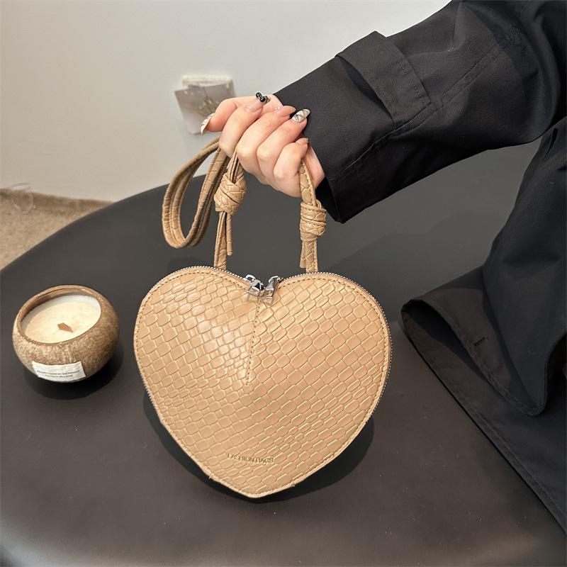 Niche High-value 2025 Spring and Summer Niche Design Versatile Ins Shoulder Messenger Bag Popular Love Bag This Year