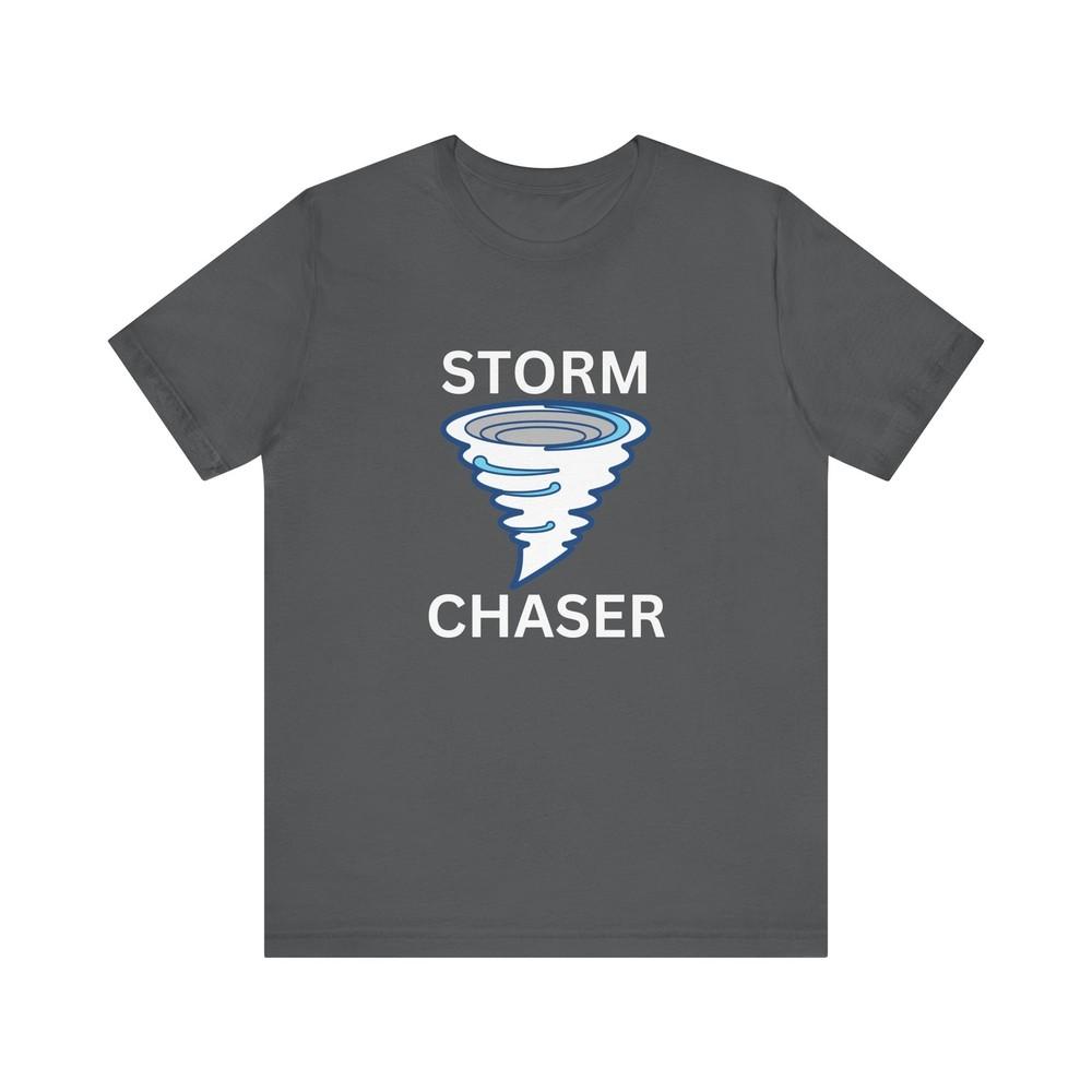 T-shirt Cacciatore di Tempeste Unisex a Maniche Corte Perfetta per gli Appassionati di Tempeste