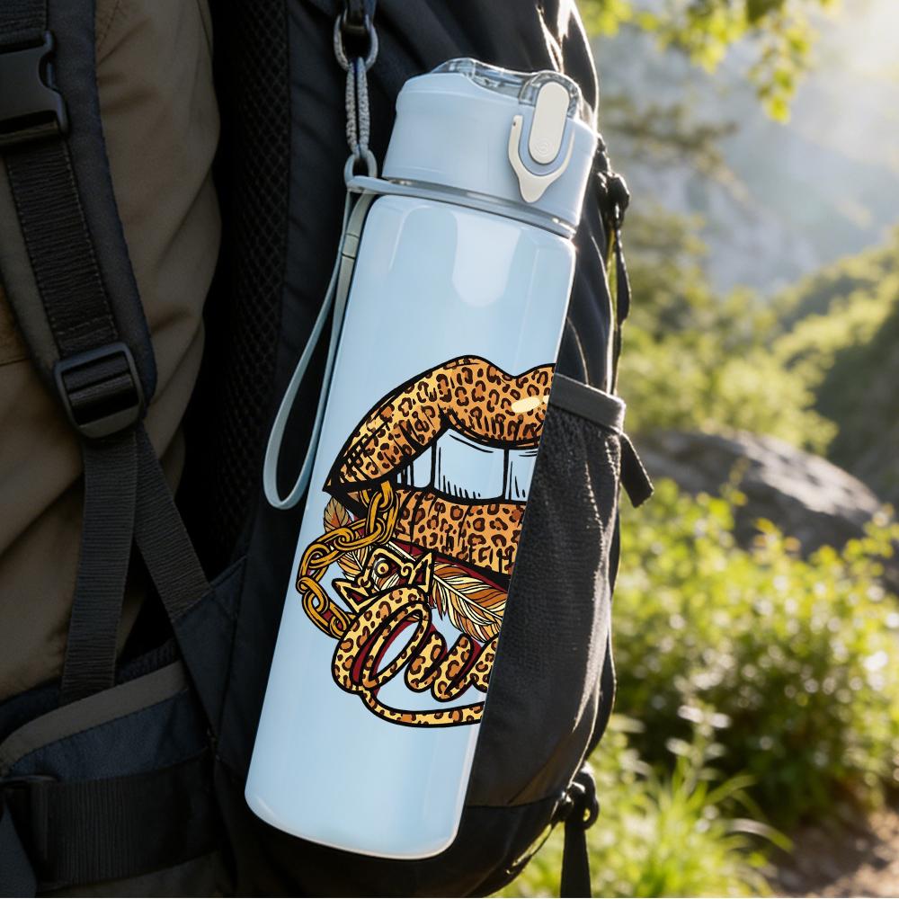 1PC Gold Metallic Lips Graphic,750ml Color Plastic Sports Water Bottle,Leakproof Flip Straw Lid,Suitable for Sports Office Home Use