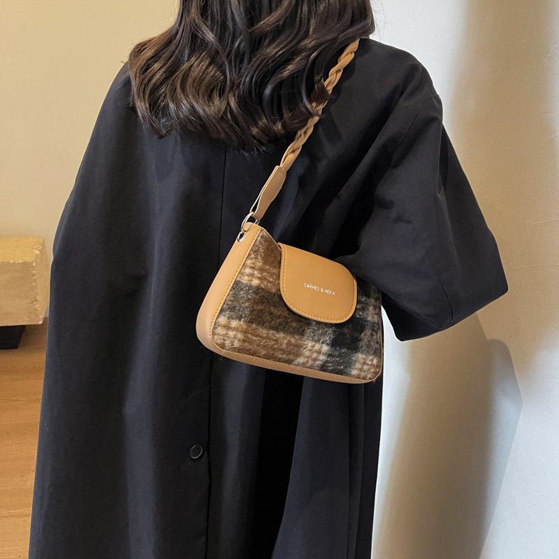 Ladies Shoulder Crossbody Bag Handbag Plush Portable Commuting Fashion Casual