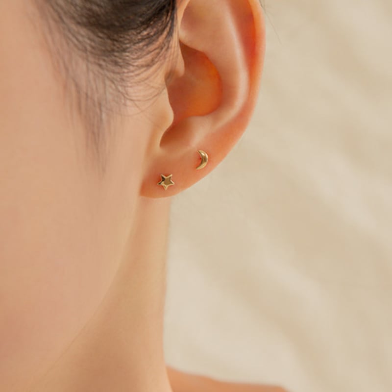 LUNNE 14k Volume Crescent Moon Earrings (14k Gold) A05