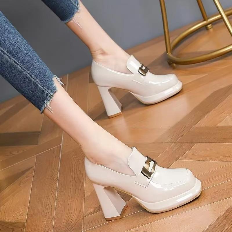 

Модные женские туфли из лакированной кожи на толстом каблуке Туфли Мэри Джейн Модные элегантные туфли с квадратным носком для женщин с одним металлическим ремешком на высоком каблуке 39