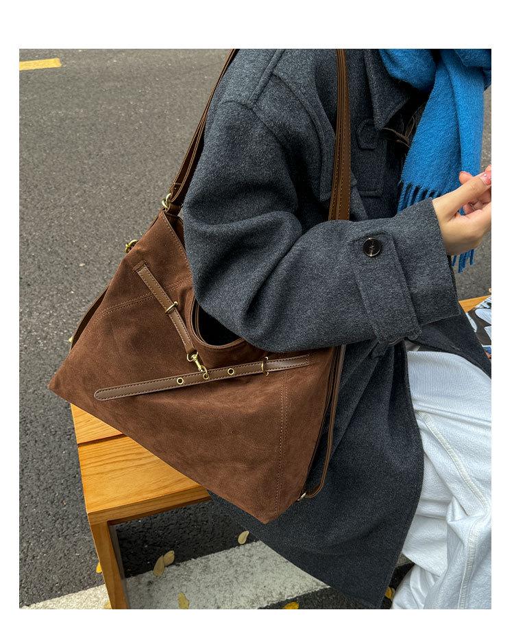 2024 Retro Fashion Large Capacity Women's Frosted Tote - Versatile Autumn/Winter Shoulder Bag