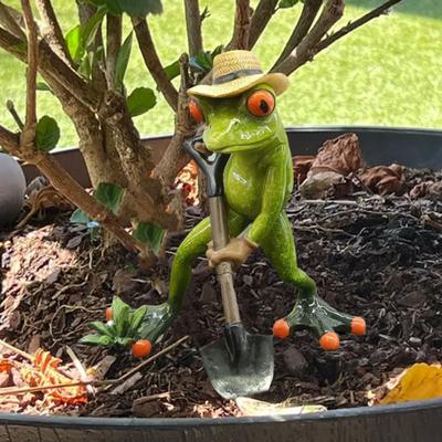 Gardening Frog Figurine Holding Green Farmer Animal Frog Resin Statue Shovel Sculpture Home Office
