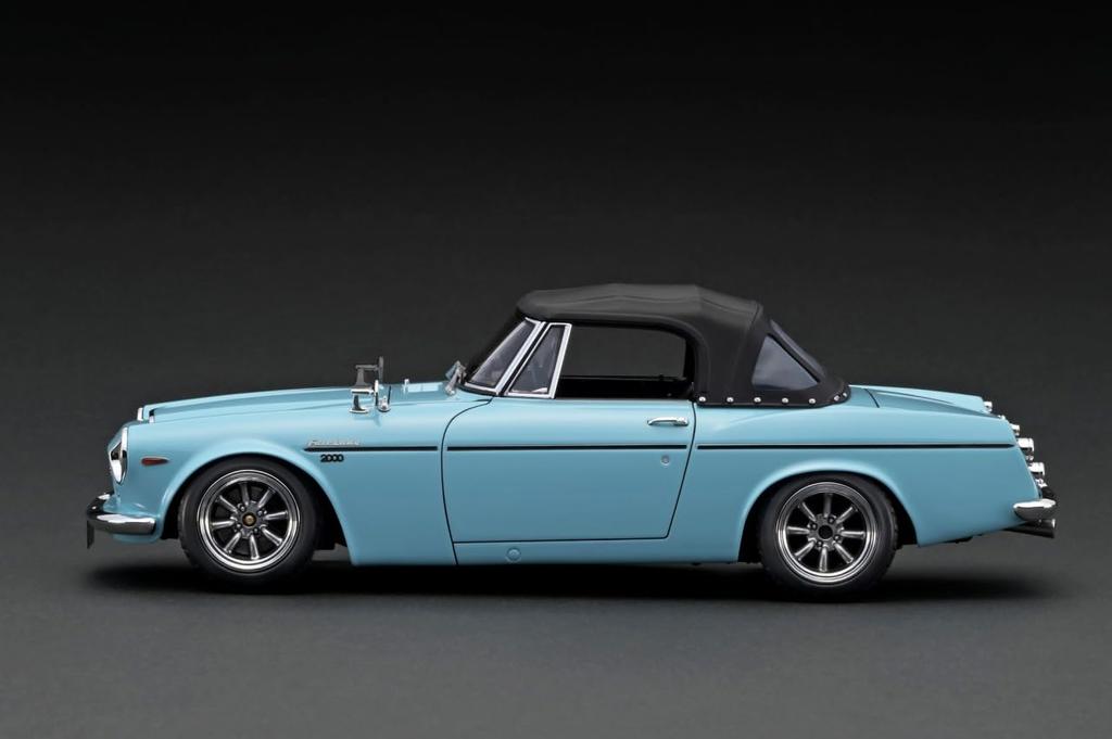 Model zapalování Datsun Fairlady 2000 LightBlue, hotový produkt 1/18 (SR311)