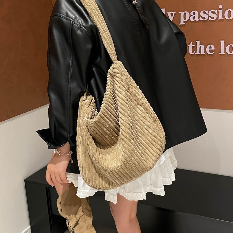 Large-capacity Bag Women's Autumn and Winter New Corduroy Commuter Shoulder Bag Literature and Art College Student Class Messenger Bag