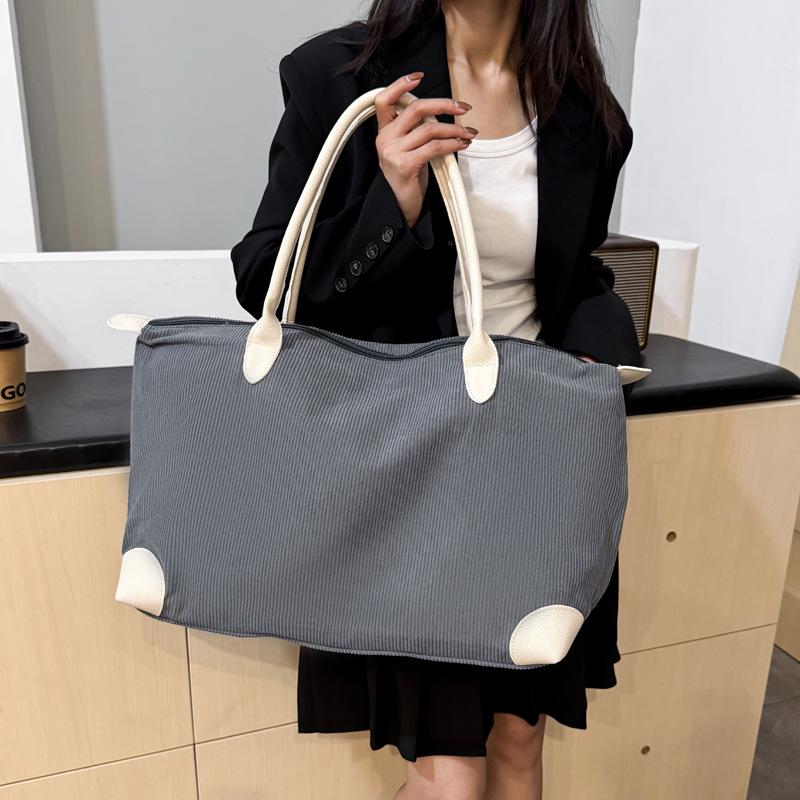 Versatile Large Capacity Casual Tote: Portable Single Shoulder Bag for Commuting or Short Trips