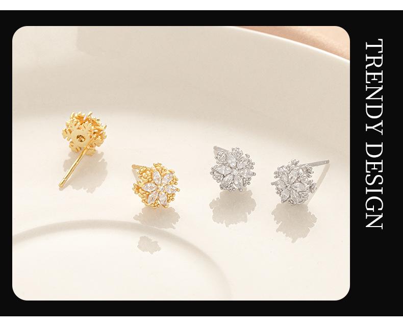 Banyan Tree S925 Silver Snowflake Earrings: Rotatable, Diamond-Studded, Luxury Winter Trend for Women.