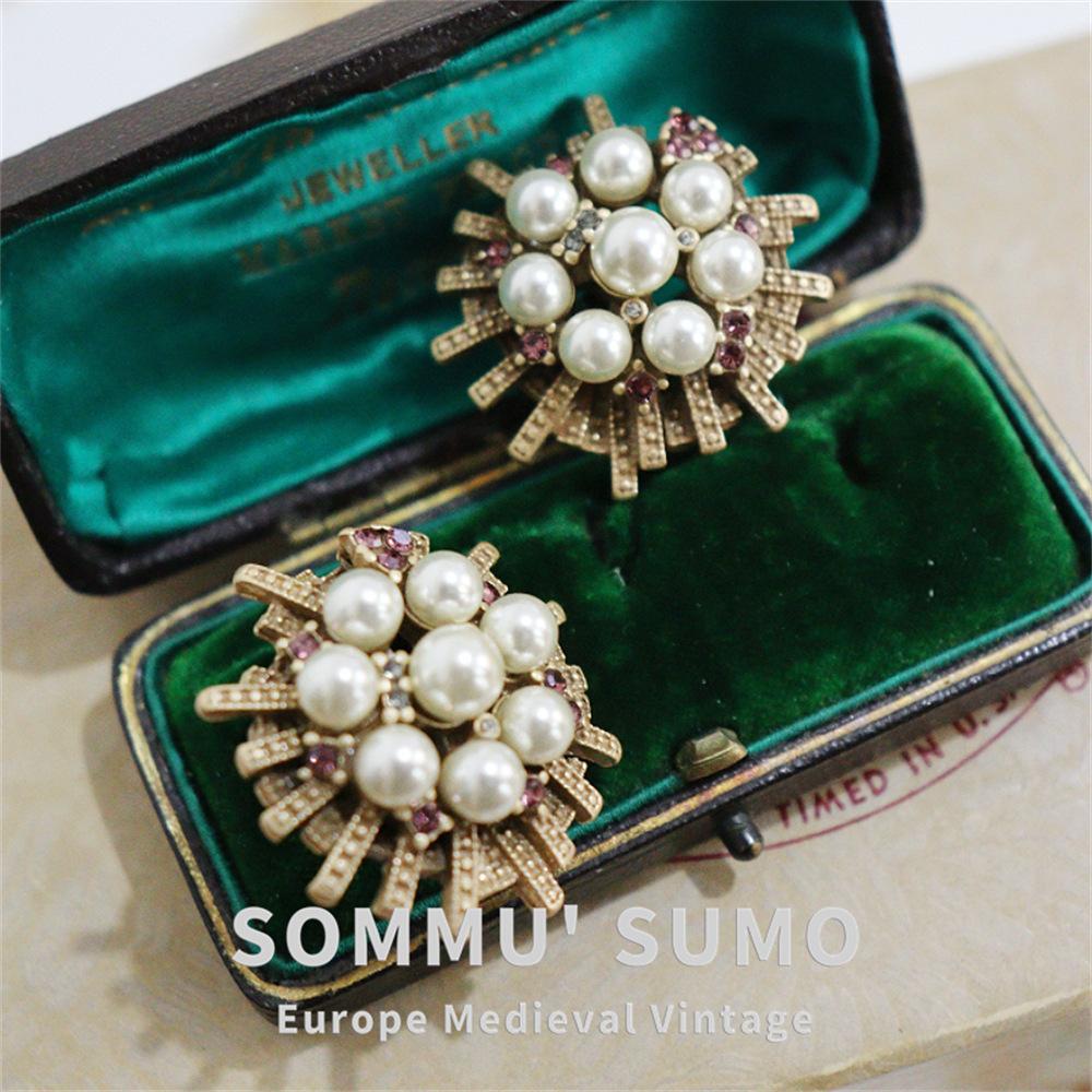 

New Ancient Egyptian Travel Brooch Inlaid with Gemstones Pearl Old Man Lampstand Brooch with Accessories