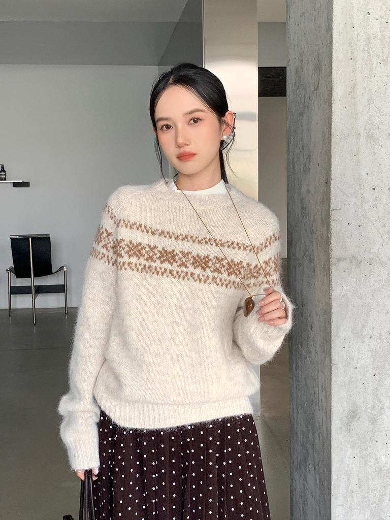 Jiu'er Retro Fair Isle Wool Sweater - Women's Round Neck Fluffy Winter Top
