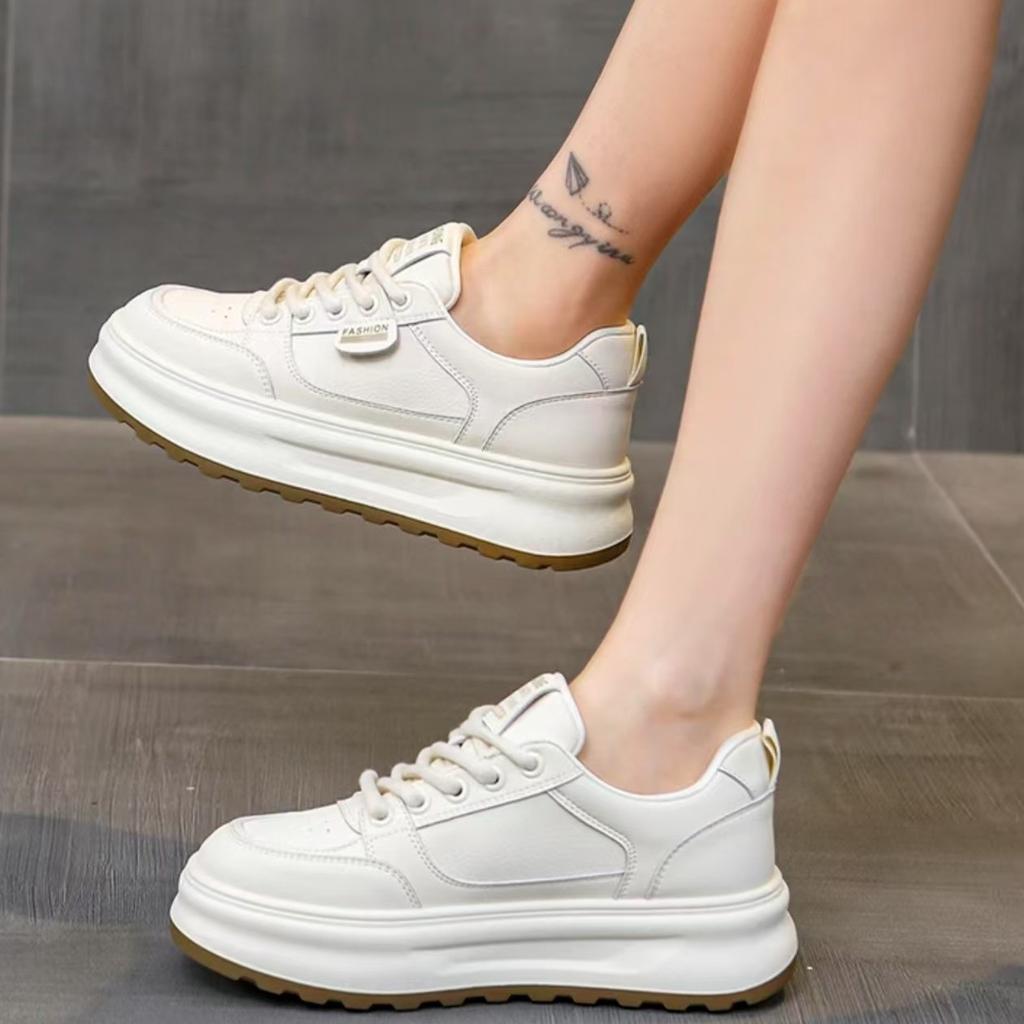2025 new little white shoes women's summer versatile thick-soled heightening popular women's shoes super fire soft-soled casual board shoes