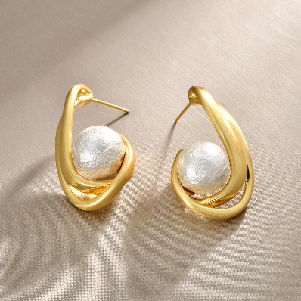 

Vintage Minimalist Brushed Gold Swirl Leaf Earrings Textured Cotton Pearl Studs for Women
