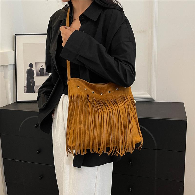 Yogodlns Boho Style Tassel Crossbody Bag Soft Frosted Tassel Straddle Bag Women Vintage Suede Shoulder Bag Casual Messenger Bag