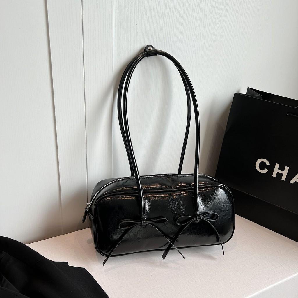 IELGY Large Capacity Commuter Handbag