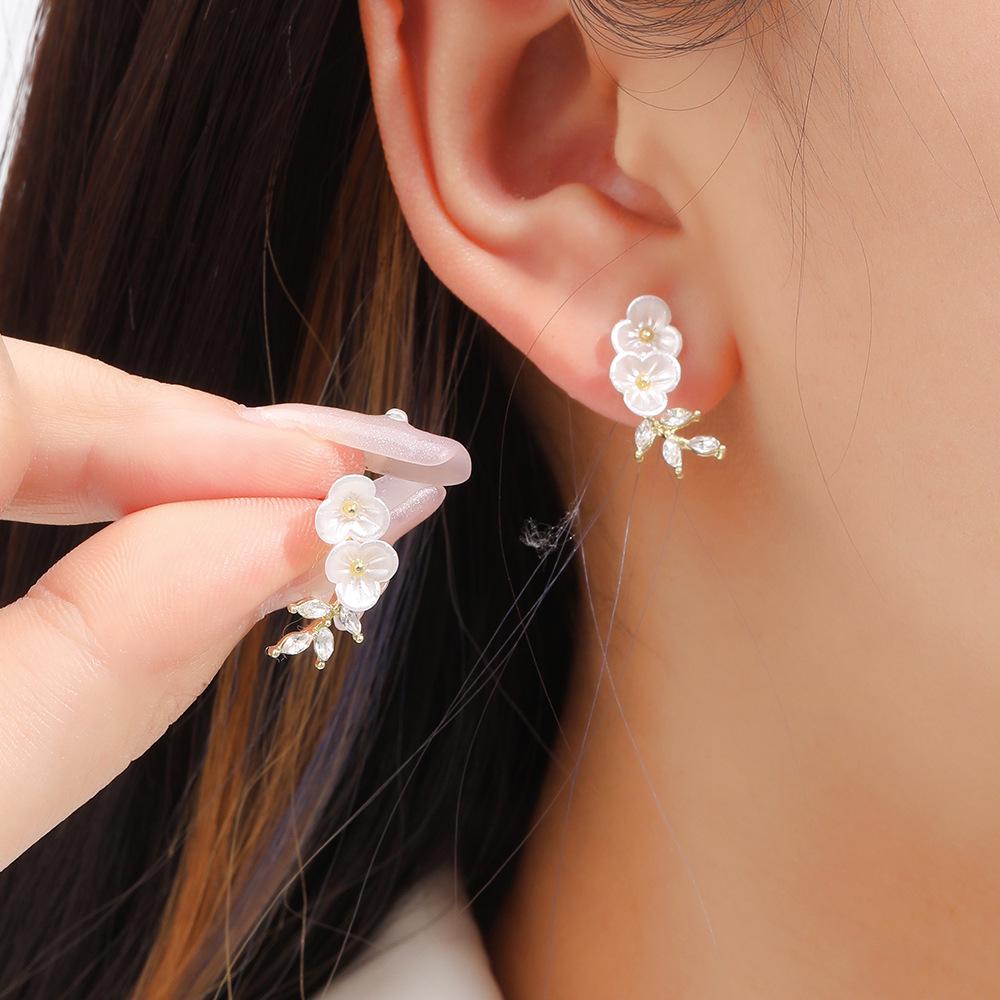 Elegant Camellia Flower Stud Earrings: Versatile and Stylish Summer Jewelry for Women