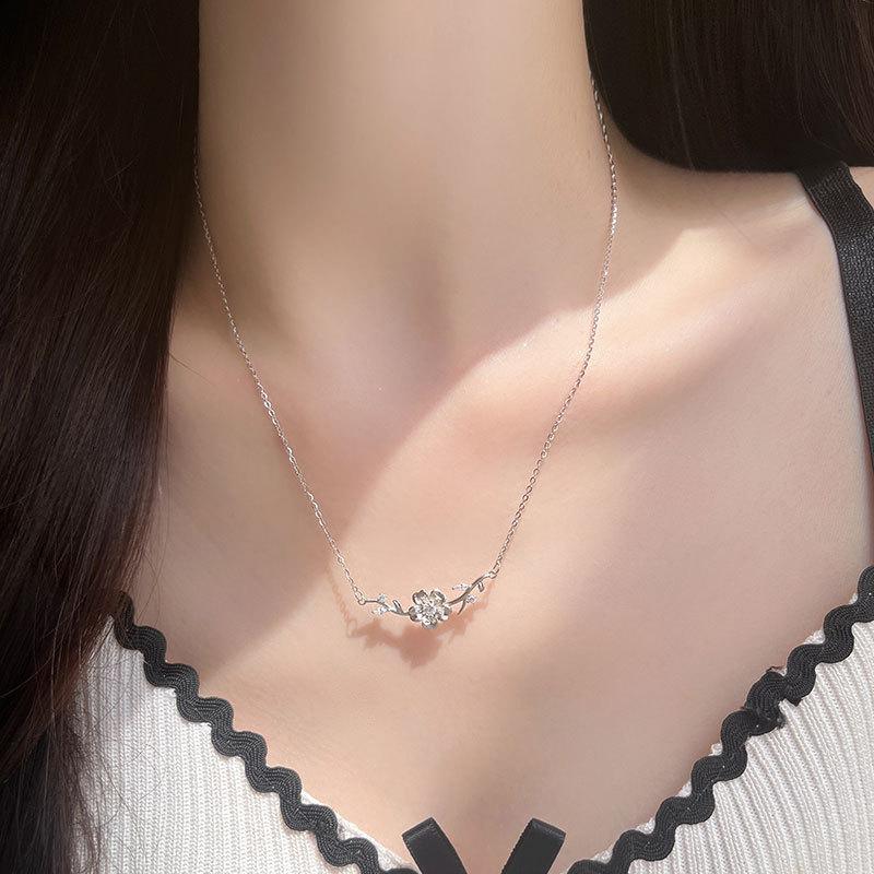 Fresh and Elegant Gardenia Necklace Flowers Leaves Clavicle Chains Small Fresh Summer