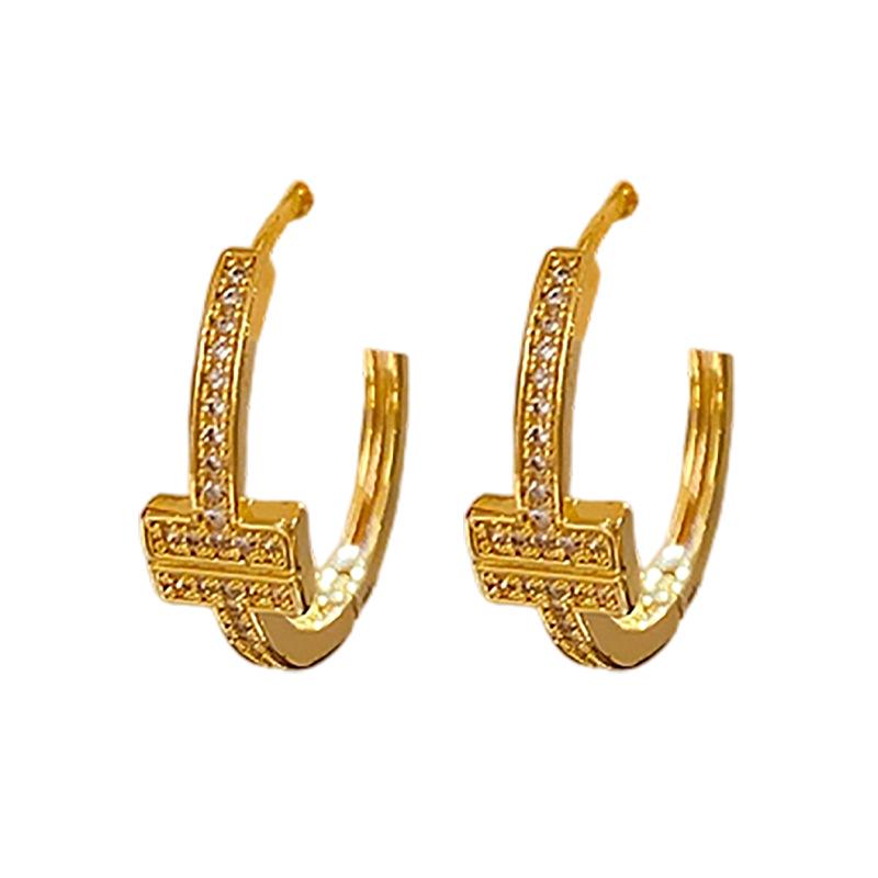 Ear Cuff Letra em Ouro 18K Banhado com Zircônia – Acessório de Brinco Elegante para Mulheres