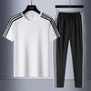 Herren Sommer Sportset Übergröße: Trendiges atmungsaktives Hemd mit drei Streifen und gerade geschnittene Hose, zweiteiliges Freizeit-Outfit.