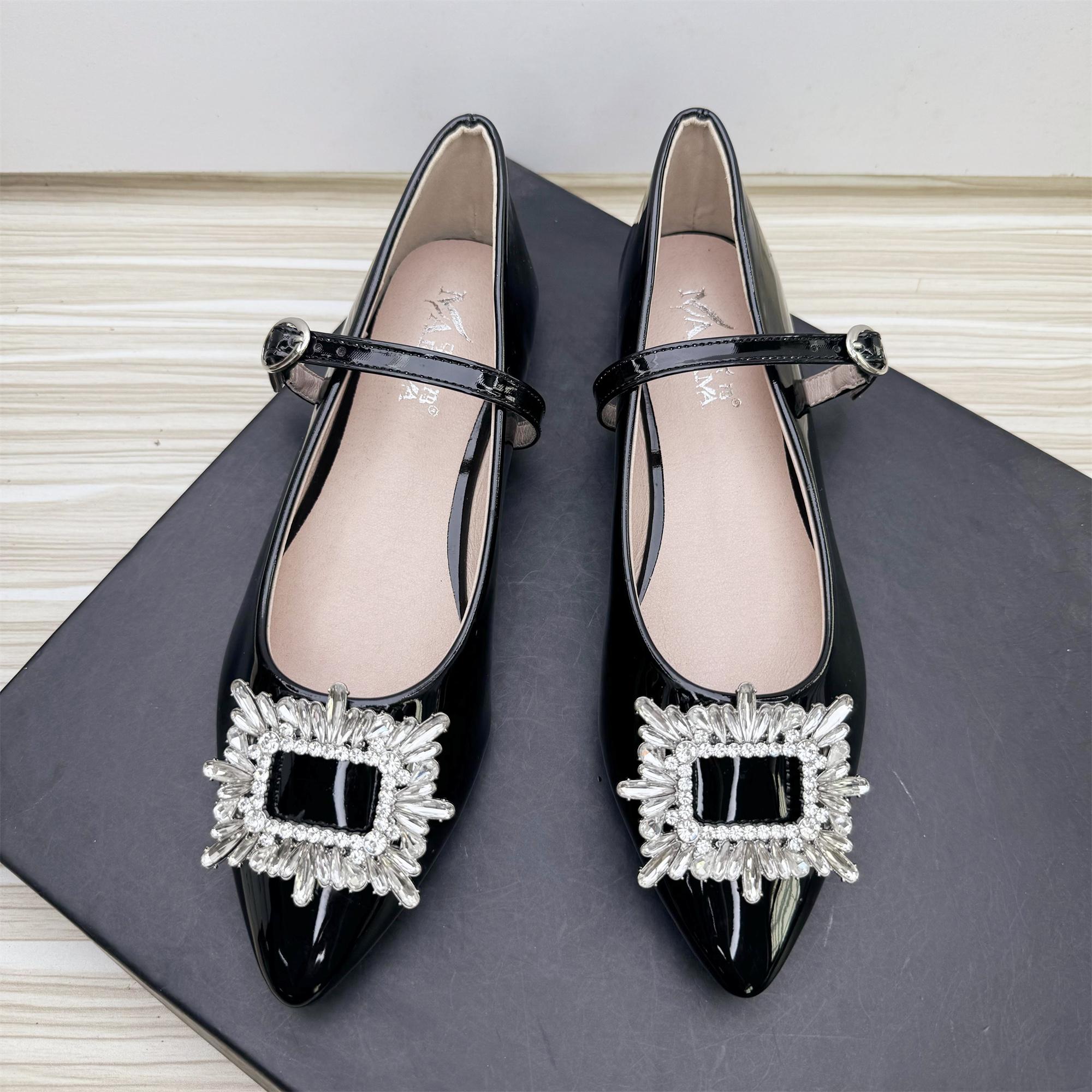 

Fashion Flat Shoes for Women 2025 Spring Autumn Mary Jane Shoes Women Pointed Toe Rhinestone Square Buckle Patent Leather Plus Size Shoe 33 чёрный