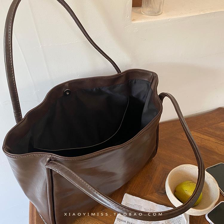 Korean Autumn Handbag: New Style, Large Capacity, Versatile Tote Bag with Niche Design, Single Shoulder, Casual Underarm Carry