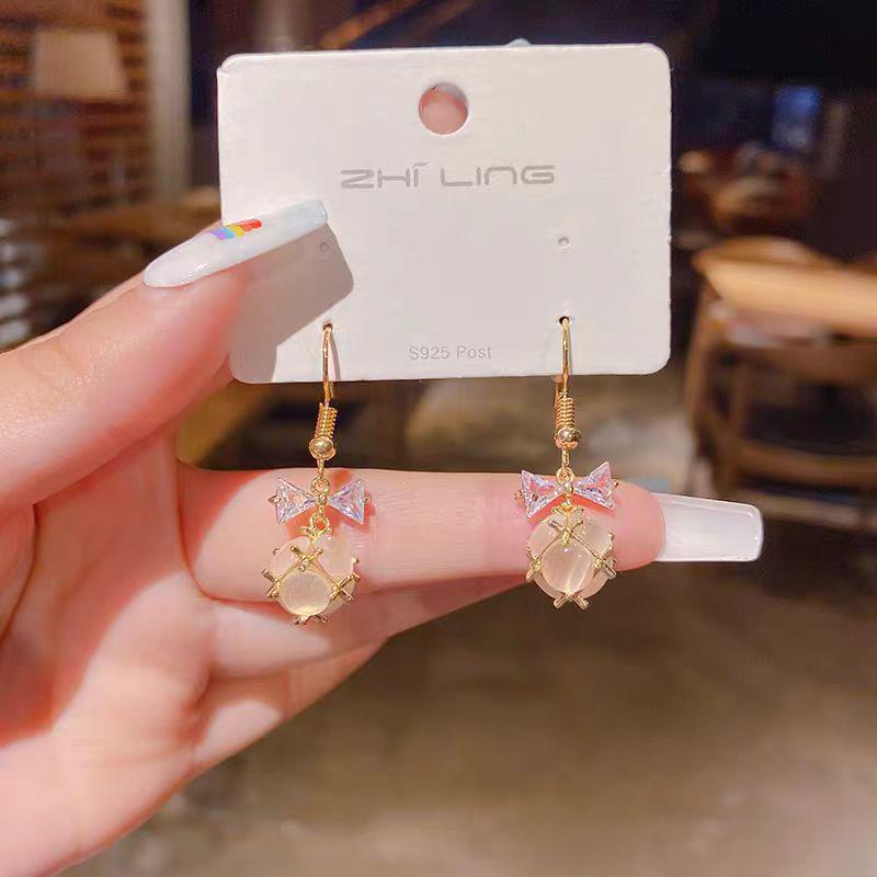 Elegant Three-Dimensional Geometric Bow Stud Earrings – Versatile Fashion Statement Pieces