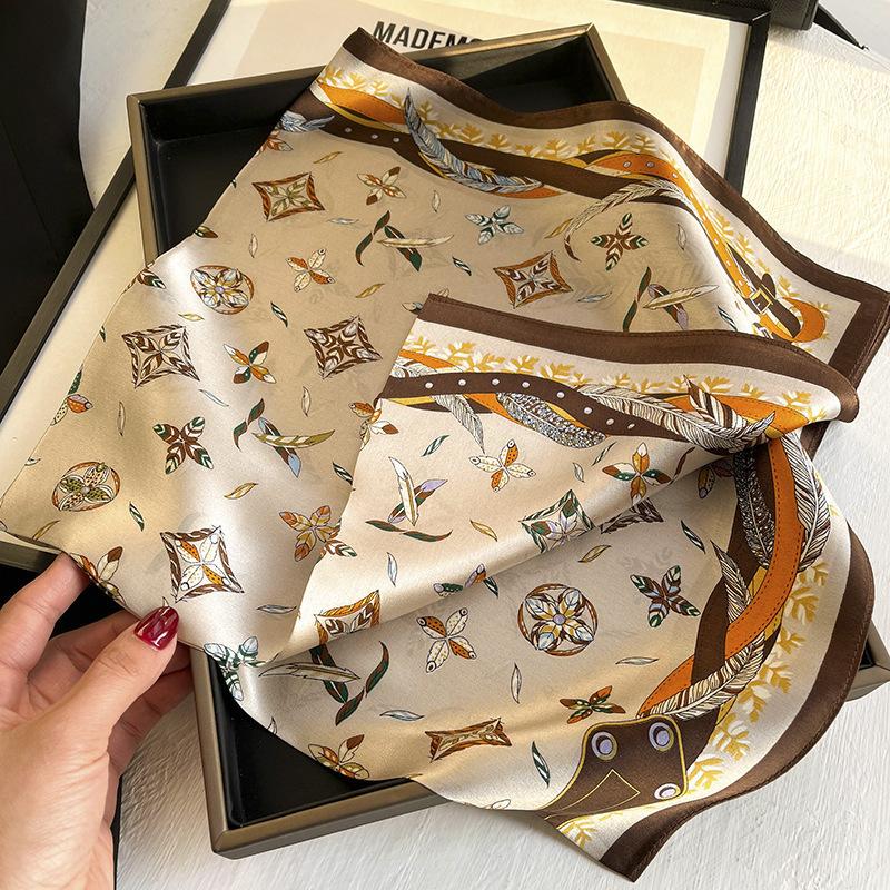 Foulard Quadrato in Seta Stampa Moda Lusso 70*70Cm Fascia Morbida in Raso per Capelli Foulard Cravatta Fascia per Capelli Femminile Foulard Nastro per Borsa