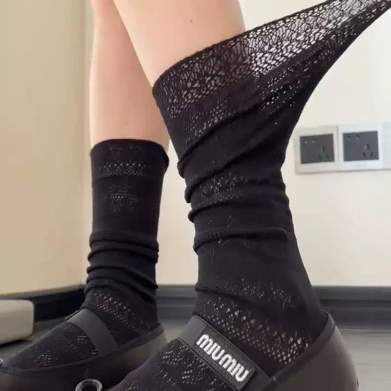 Niche Retro Lace Hollowed Slimming Calf Socks