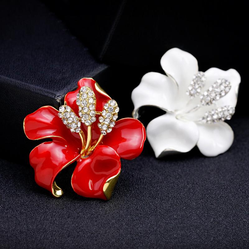Fashionable Ladies' Christmas Tree Brooch Alloy Diamond Studded Rhinestone Chest Flower Accessory Christmas Brooch