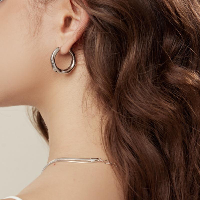 Ear Hoop - Small-scale, Minimalist, Retro-style Ear Clasp - Unique Design, High-end Ear Jewelry Earrings