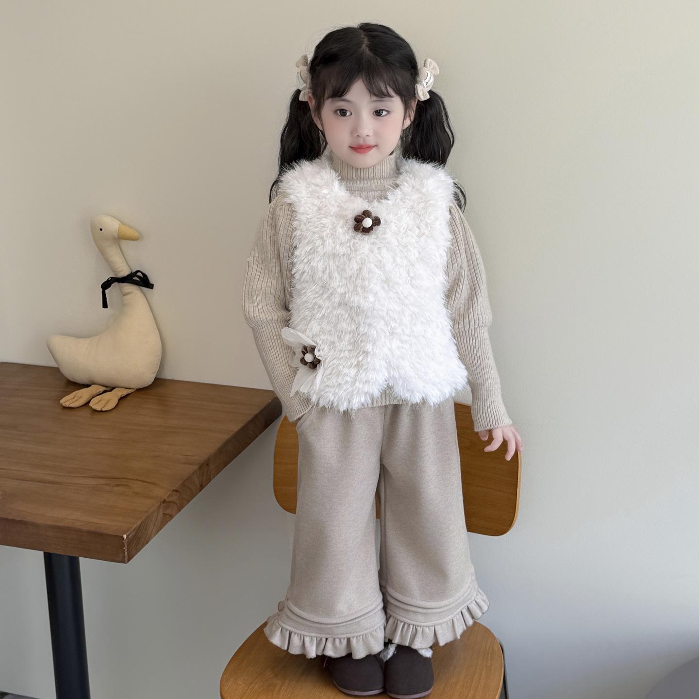 

2025 Korean Style Girls Fleece Vest Three-Piece Set - Thickened Winter Clothes for Baby Girls 110 cm