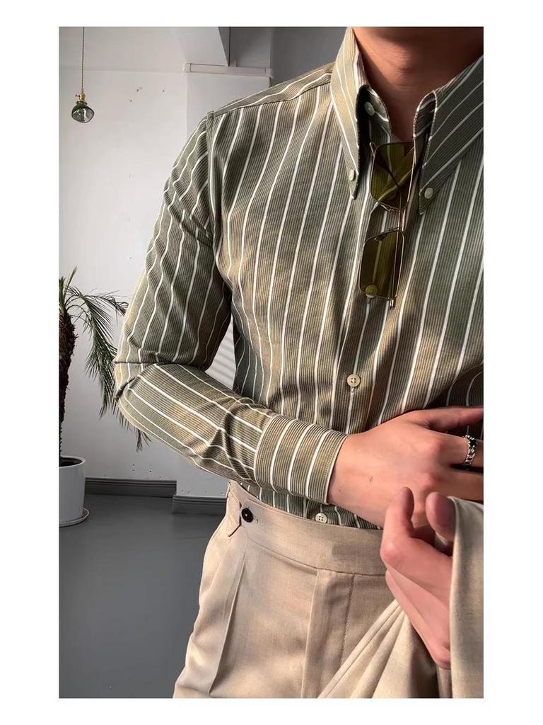 Ruishen Apparel Italienisches Retro Grün Gestreiftes Langarmhemd mit Langem Spitzkragen