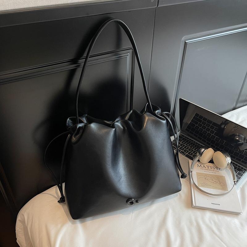 Korean Version of Large-capacity Tote Bag Women's 2025 New Simple Pleated Underarm Bag Versatile Shoulder Bag One Piece Delivery
