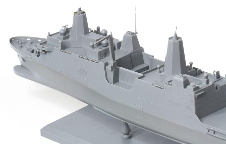 Platz Dragon 1/700 Scale American Landing Dock Transport Ship USS New York LPD-21 Plastic Model Kit DR7110 (Ship)