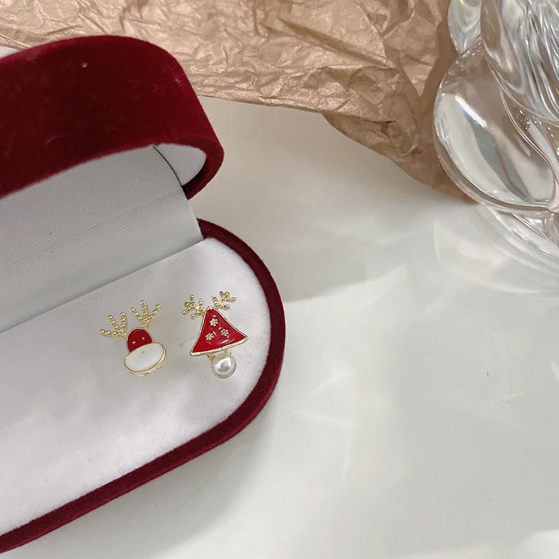 

Asymmetrical Christmas Reindeer Bell Stud Earrings - Cute & Trendy