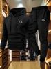 Monogram-våbenskjold Herre Hættetrøje & Joggingbukser Sæt Bryst Slim Buet Bogstavtryk, Koordineret Print på Joggingbukser, Tyk Fleece Sportsoutfit til Byaktiviteter