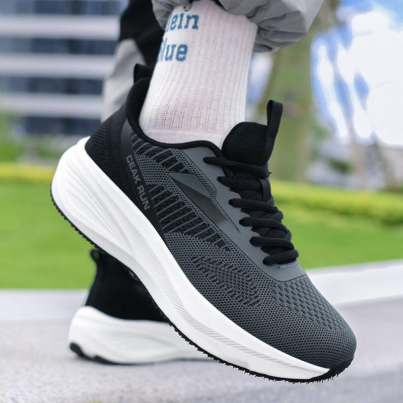 Classic casual sports running shoes non-slip, wear-resistant and shock-absorbing soft bottom mesh breathable and springback running shoes