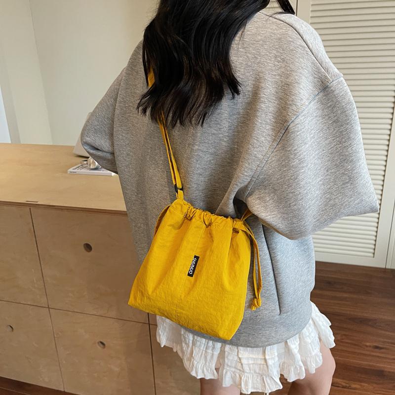 Large Capacity Drawstring Shoulder Bag Women's Lightweight Tote Bag Commuter Crossbody Bag