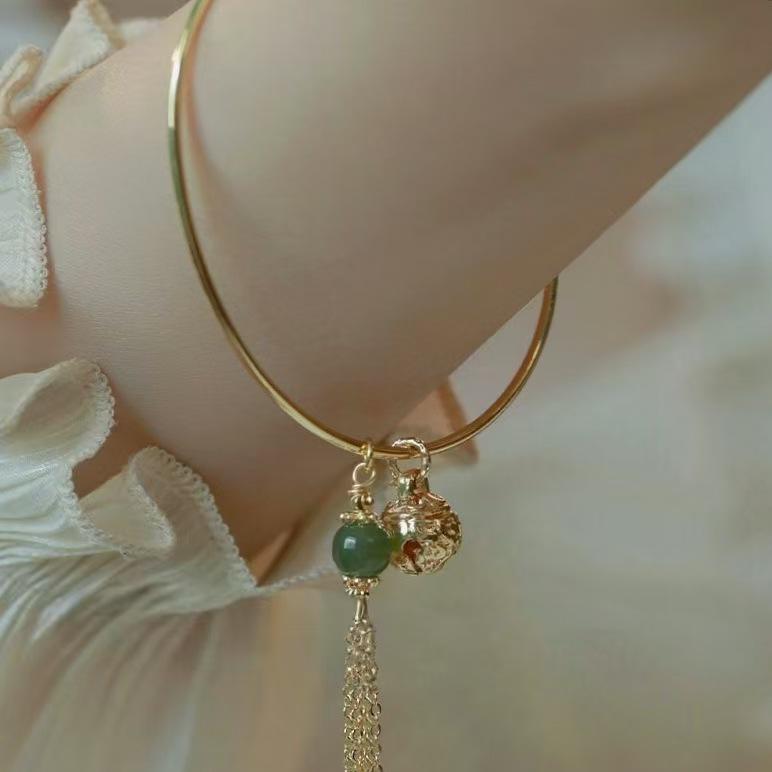 Chalcedony Palace Bell Women's Tassel Bracelet: Niche Ancient Chinese Style with Lucky Beads.