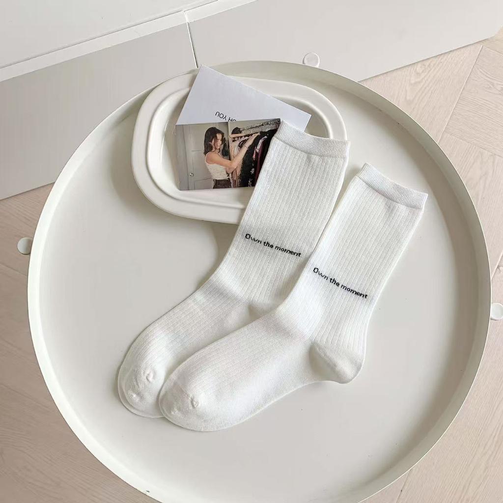 Autumn and Winter Women's Socks, Retro Style Socks, Flowered and Mixed Thread Knitted Mid-calf Socks, Thickened Letter Printed Trendy Socks