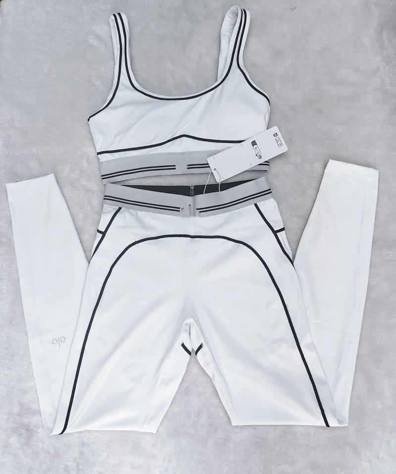Women's 2025 Yoga Set: Adjustable, Shockproof Sports Bra & Lightweight, Breathable Fitness Wear.