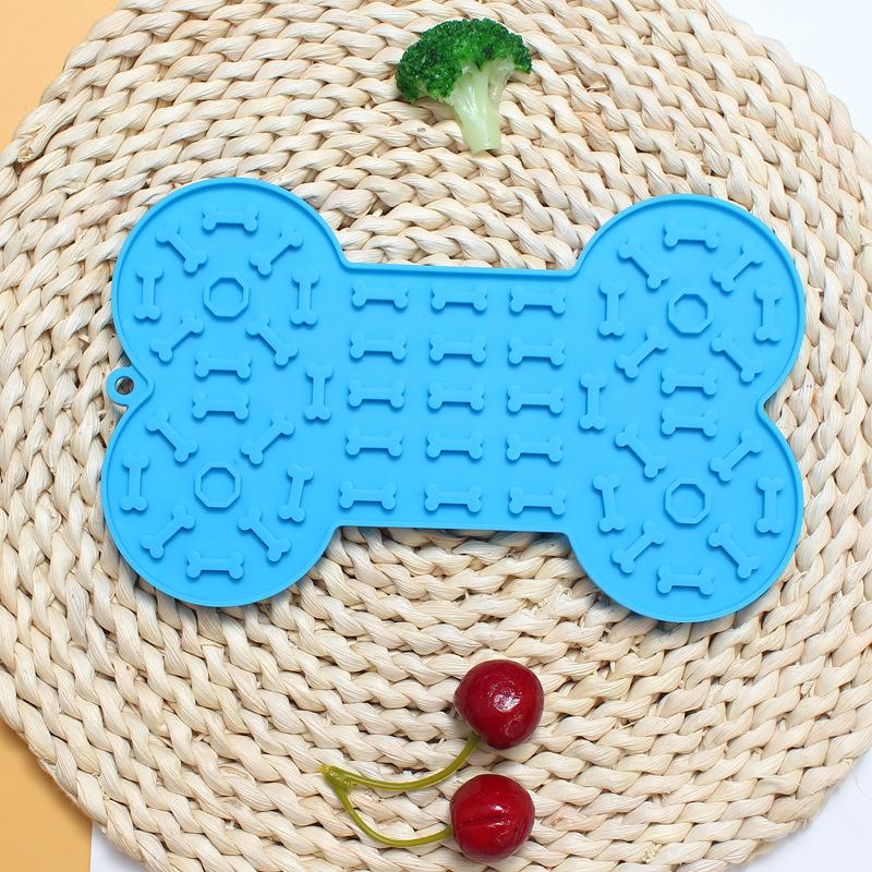 Pet Silicone Non-Slip Slow Feeder Mat - Round Food-Grade Lick Mat for Cats & Dogs